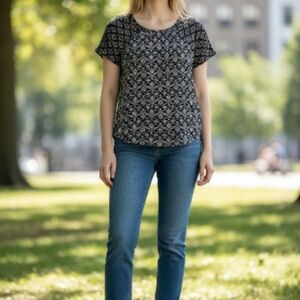 SALE EUC Lucky Brand Sz. M/M Blue/White Floral Short Sleeve Pullover Top.‎